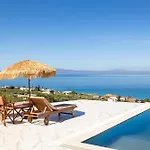 Seaview Haven With Pool By The * فيرغا كالاماتا