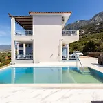 Seaview Haven With Pool By The