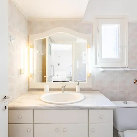 Διαμέρισμα Seaview Haven With Pool By The