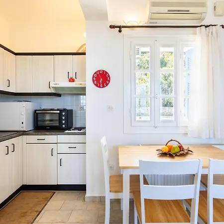 Seaview Haven With Pool By The