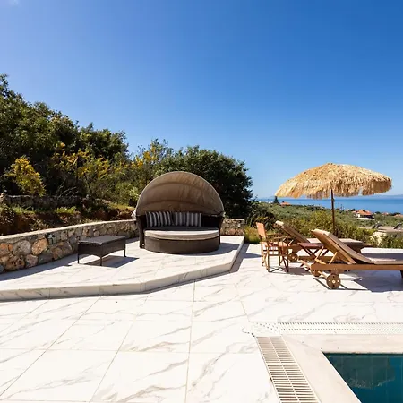 Seaview Haven With Pool By The *