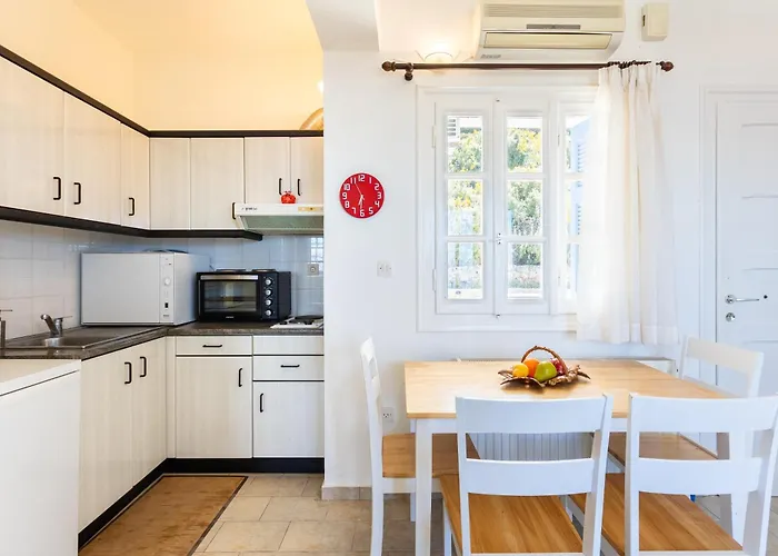 Seaview Haven With Pool By The